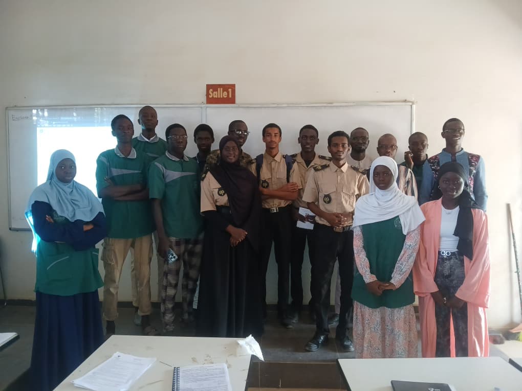 Présentation de SunuLab à la classe de Terminale S1 du Lycée El Hadj Malick Sy de Thiès, le 9 juin 2026